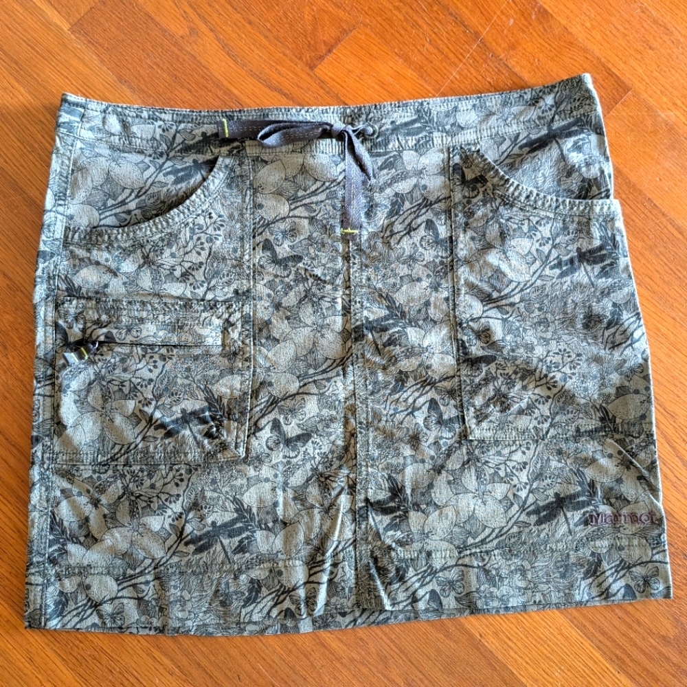 Marmot Green Cargo Skirt 💚 Dragonfly and Flower 💐 Pattern